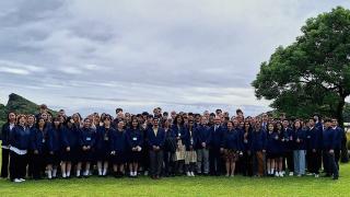 Yhteiskuvassa World School tapahtuman osallistujat