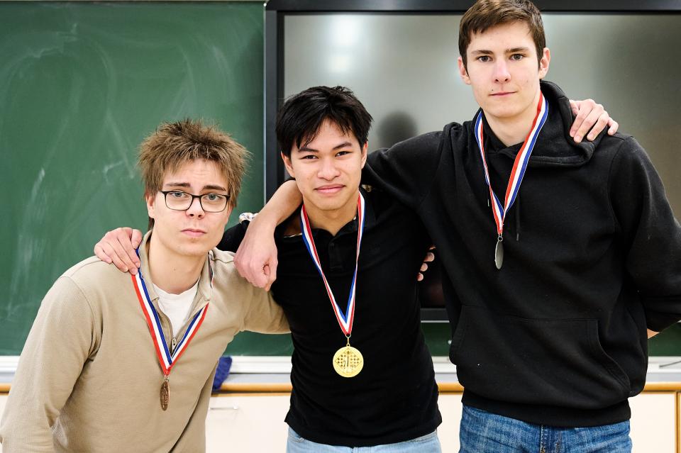 Valokuvassa Sotungin lukion shakkimestarit